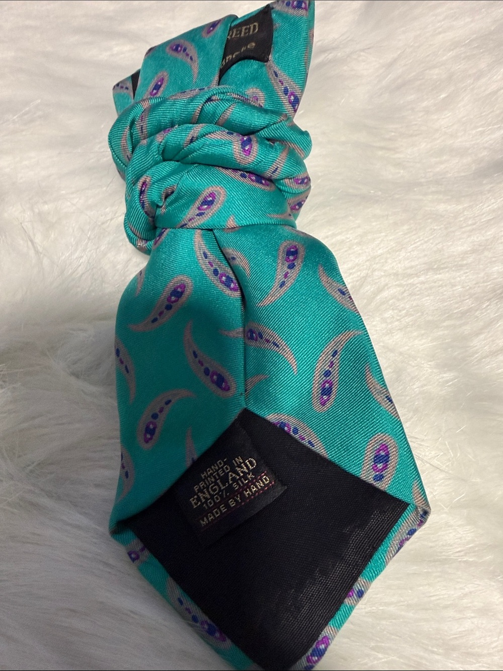 Louis Vuitton Turquoise Crystal LV Knot Junk Tie Accessory - Picture 2 of 4